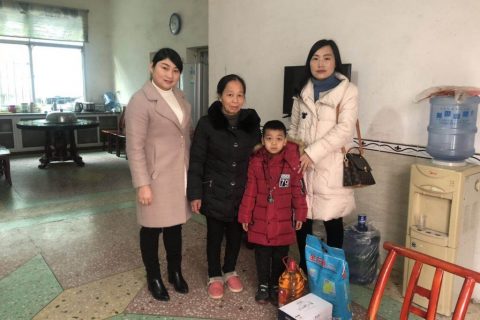 春节送温暖、关爱留守儿童